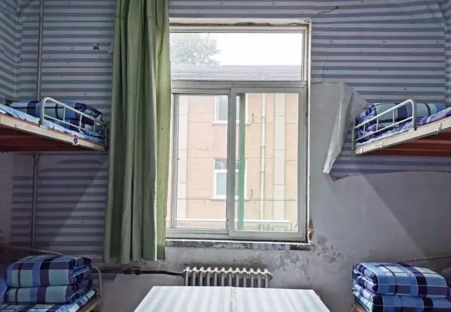 新生吐槽山东师范大学宿舍,寝室条件为何那么差?网友:知足吧