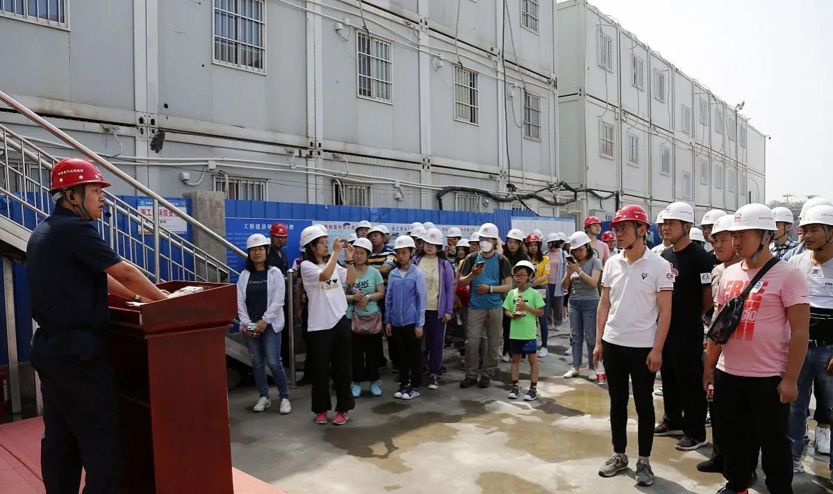 我高中毕业做建筑工人，因炒股被工地经理提拔为包工头，人生逆袭