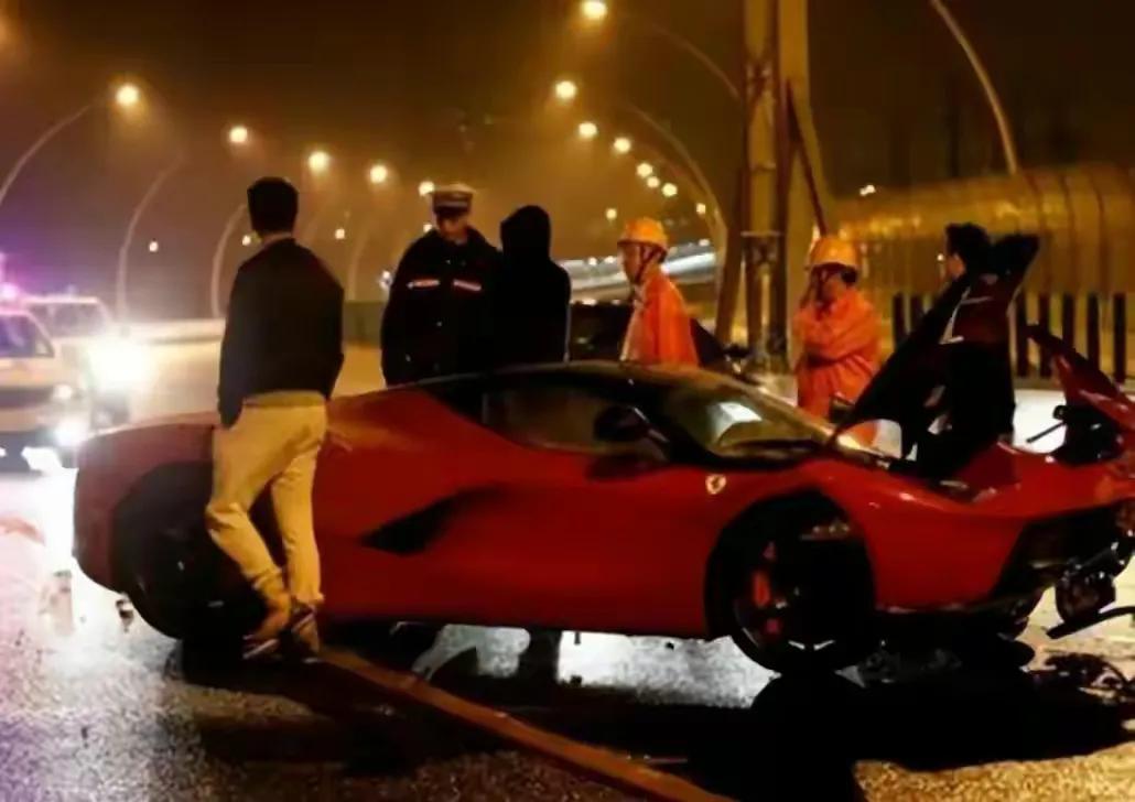 娱乐圈又现“女海王”？自曝送导演安全裤，被曝傍多个富家公子