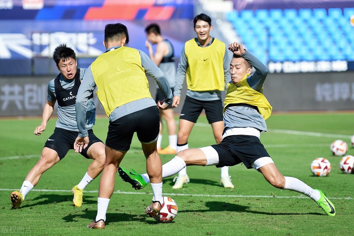 中超最终积分榜三镇榜首海港第四,中超最新积分榜上海海港阵型