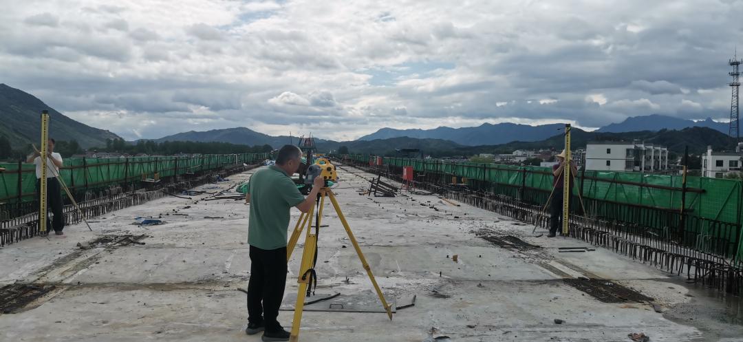 桥墩沉降观测的图片,深海桥墩沉降观测现场操作视频