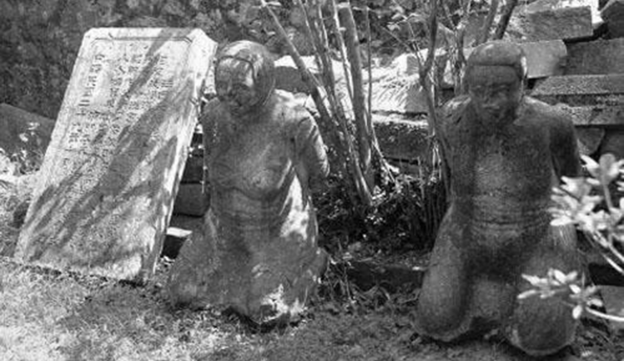 汪精卫炸开坟墓时的样子,汪精卫被炸掉的坟墓图片