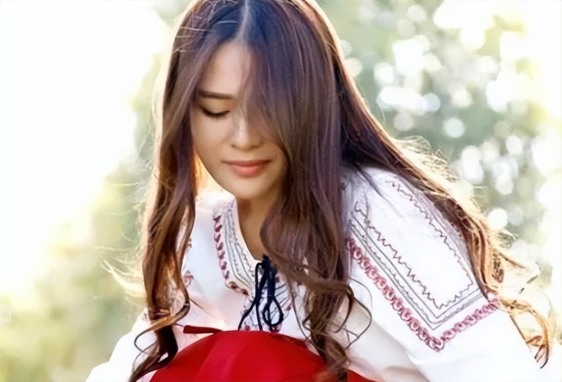 为什么头发上总是有卷卷的毛,头发是卷的眉毛是直的