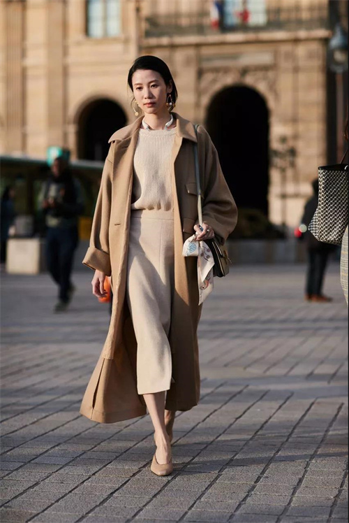 黑色大衣的配色技巧,咖啡色的大衣怎样配色