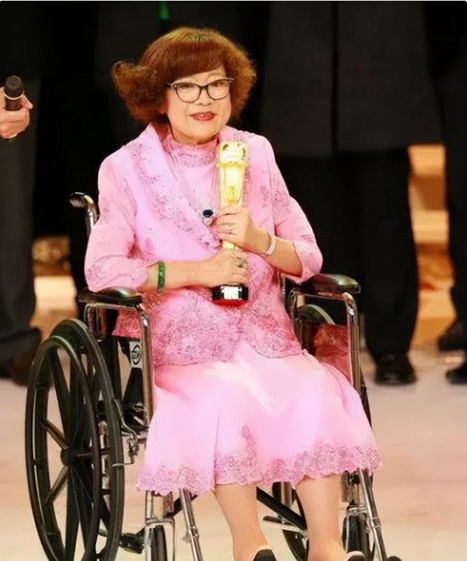 肥姐沈殿霞的女儿郑欣宜,沈殿霞女儿郑欣宜生病