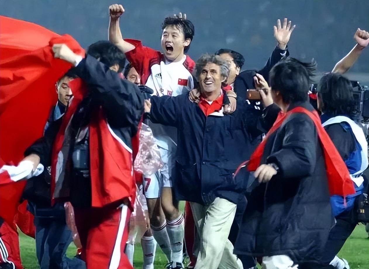 米卢离开中国时，北京154平豪宅55万贱卖董路，如今值多少钱？