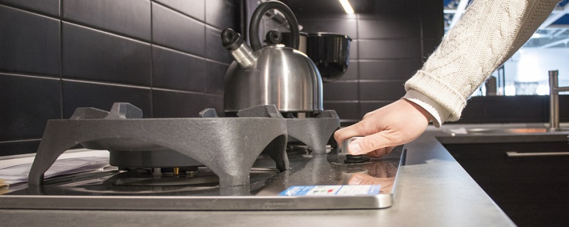 搬新家要不要燃气灶开火,搬新家父母给买锅碗瓢盆吗