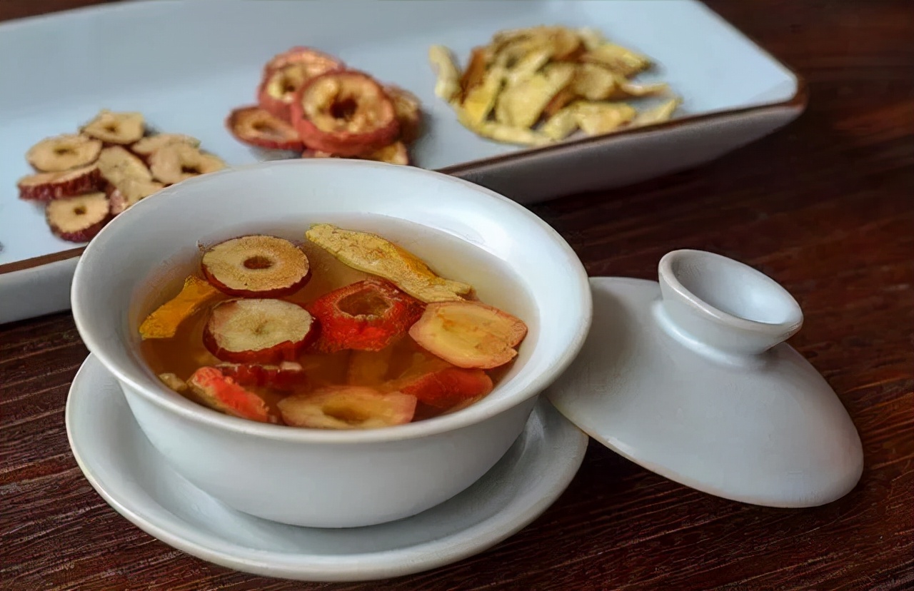 酸酸甜甜山楂好吃又好看,泡点酸酸甜甜的山楂好吃又开胃