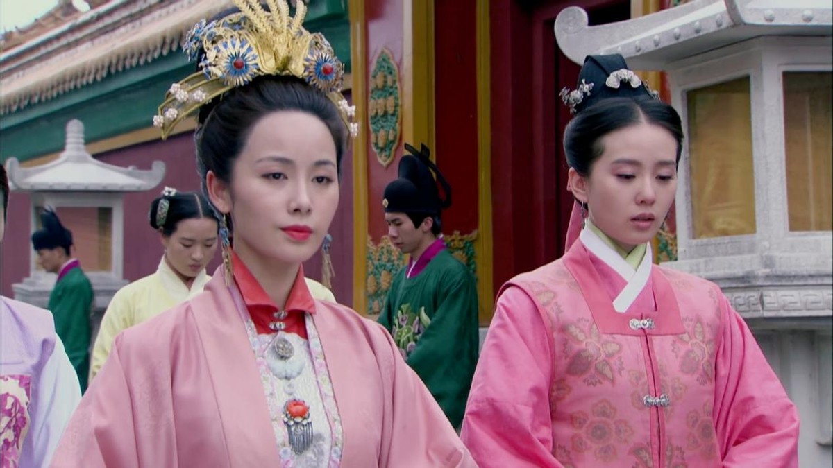 张芷溪白鹿玉楼春,张芷溪和白鹿演的同一个人么