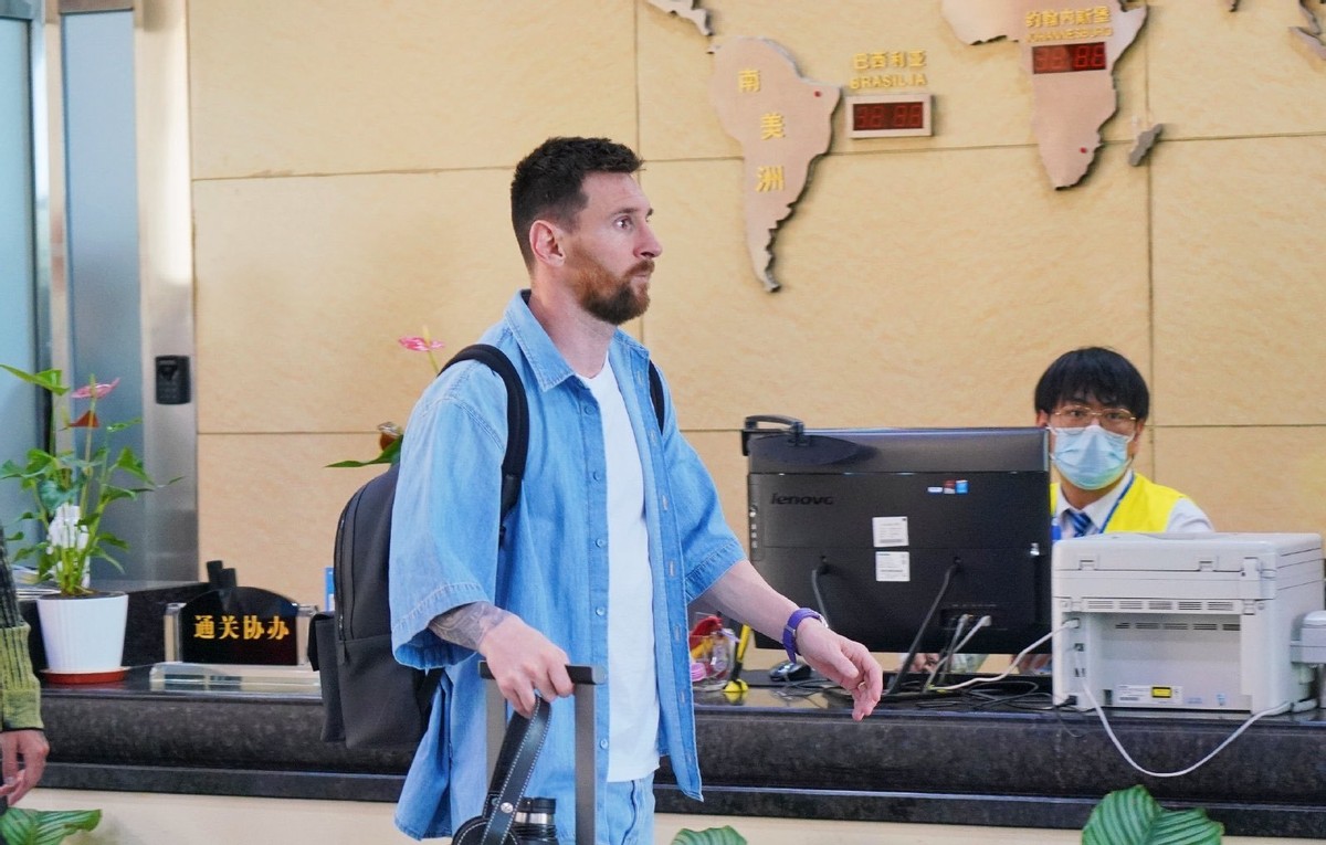 梅西来华阿根廷粉丝震撼场面,梅西被球迷欢迎