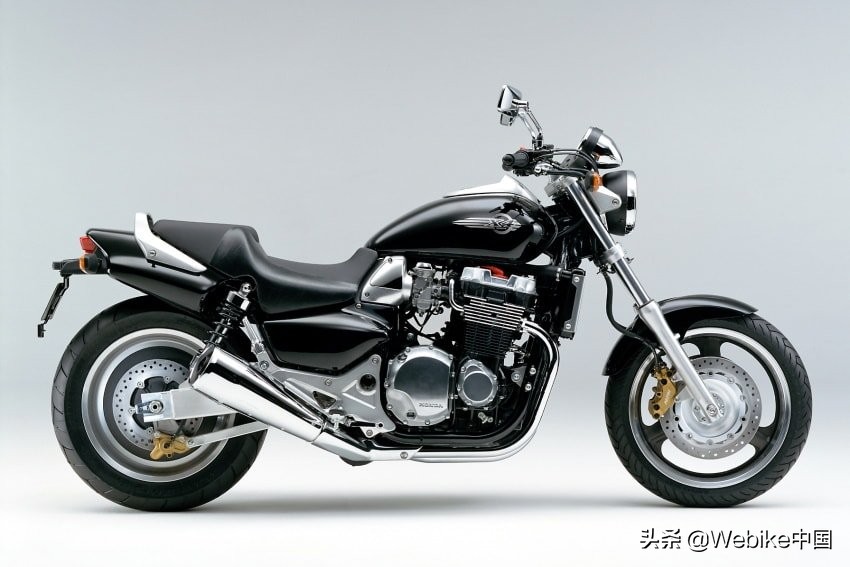 一个品牌就可以将CM300改到花里胡哨