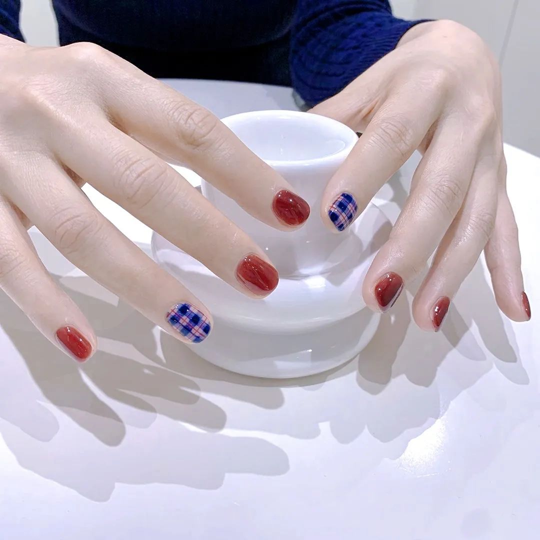 秋冬纯色美甲显白高级跳色高清,夏日美甲显白短甲可爱卡通儿童