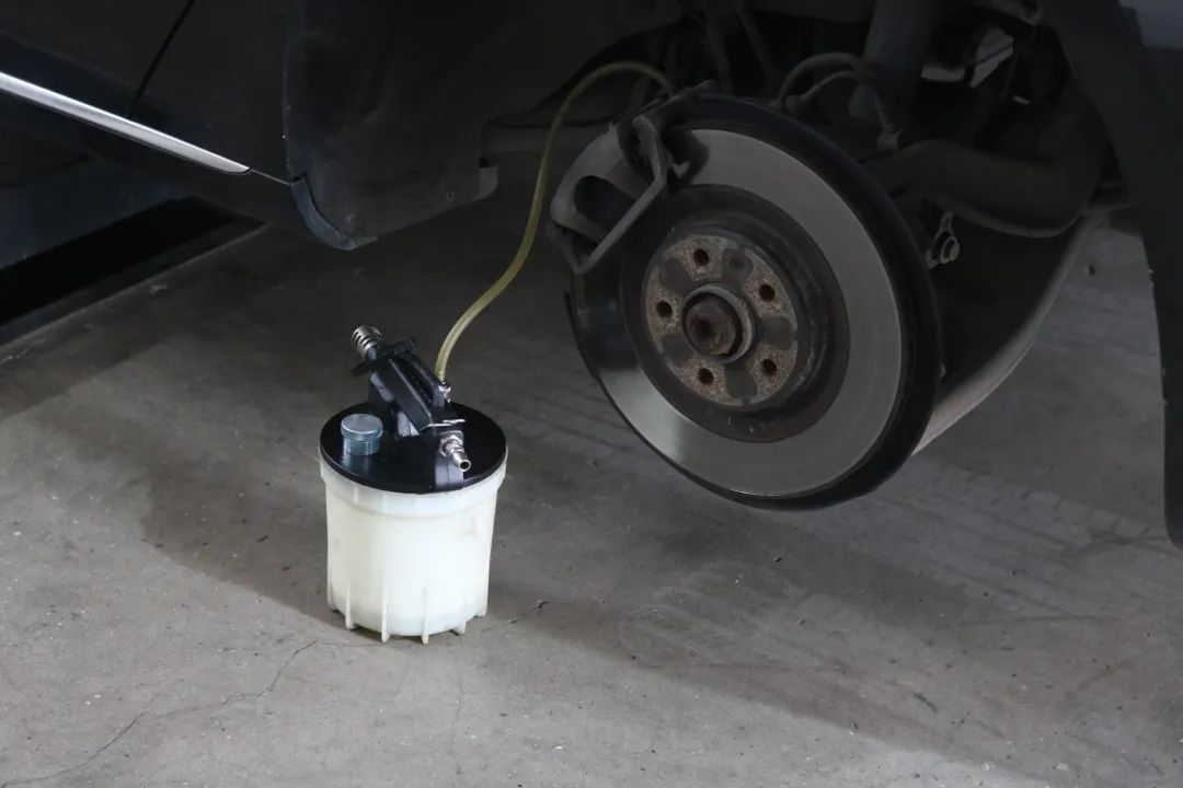 小伙100多万买宝马,小伙花了52万买了奥迪a8