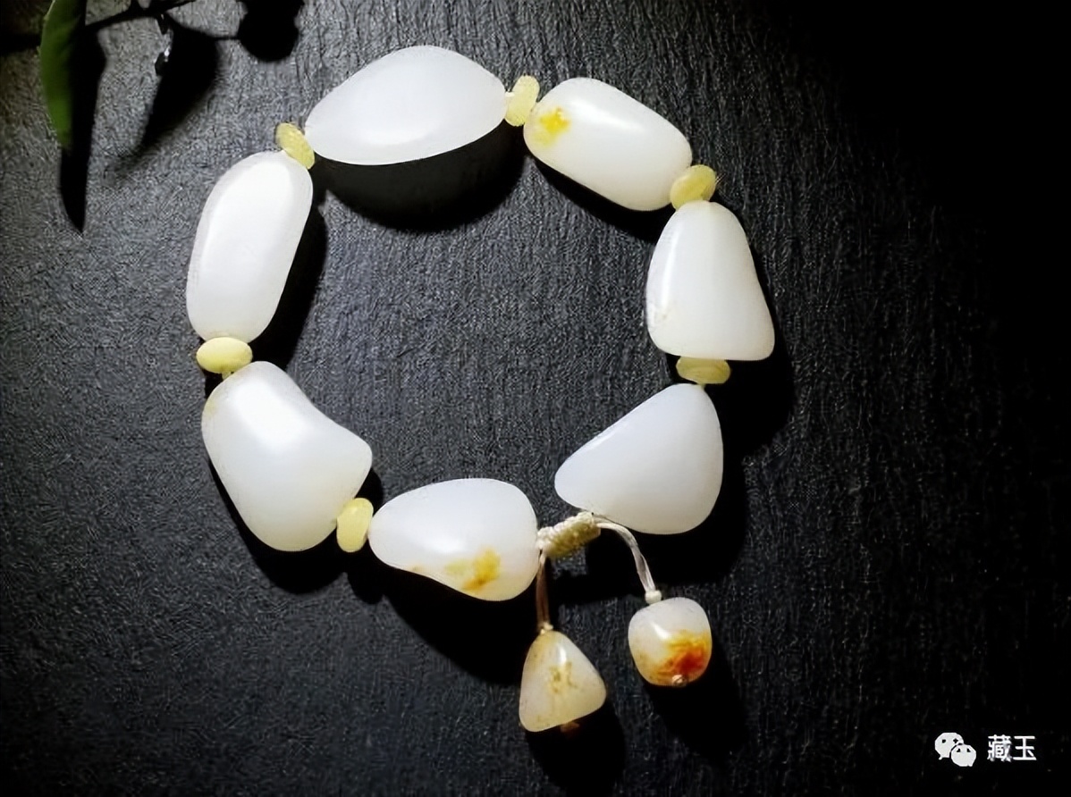 什么样的籽料手串值得入手,价值两万的和田玉圆珠手串