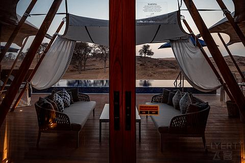 阿联酋丽思卡尔顿,阿联酋野奢帐篷