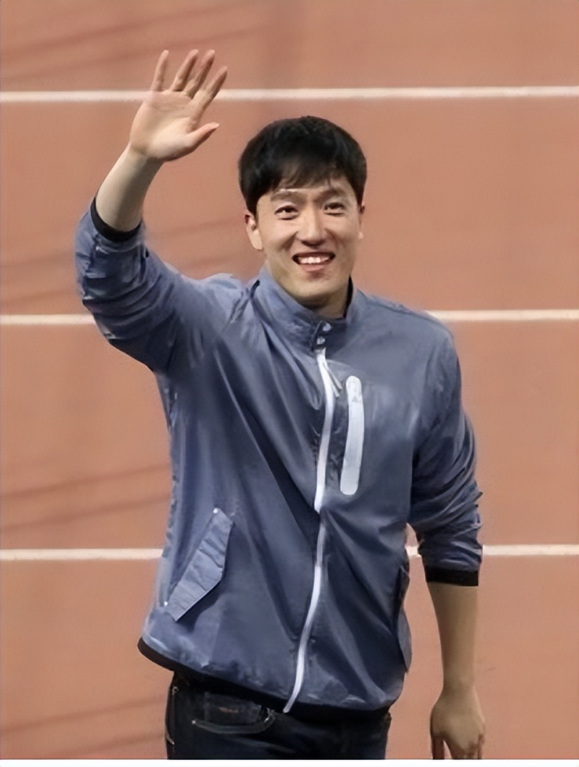 亚洲飞人刘翔现在干什么,现在才知道刘翔当年有多厉害