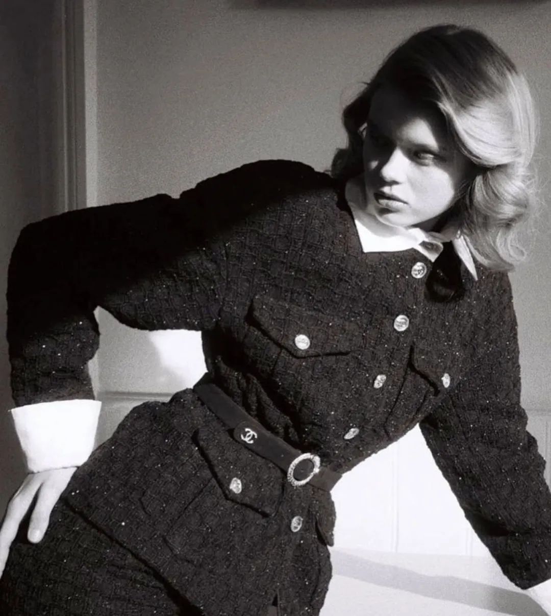 穿黑色套装,秋冬穿黑色套装