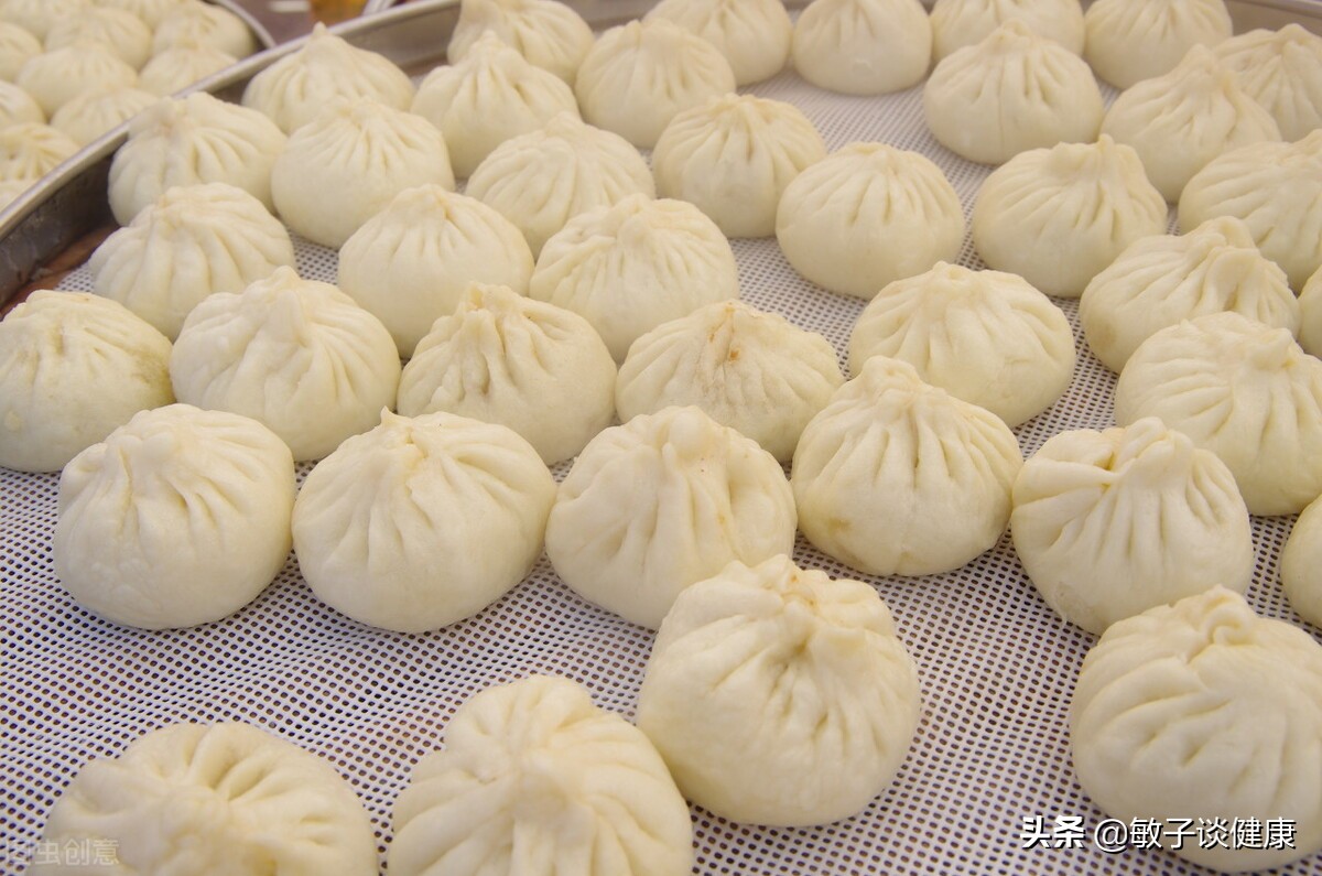 为什么一打开锅包子就缩回去了,蒸出来的包子软软的塌陷