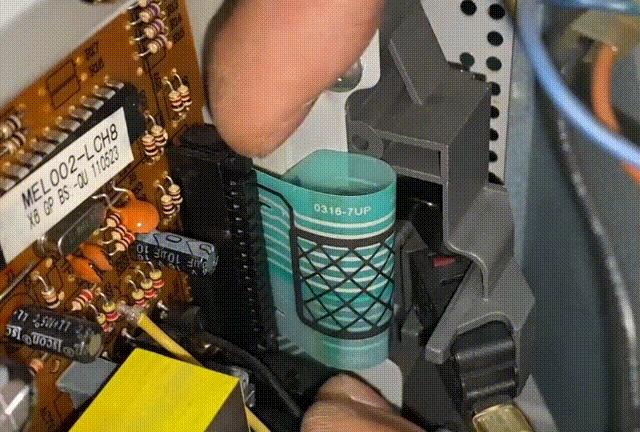 微波炉启动按键失灵其它按键正常,美的微波炉按键失灵是什么原因