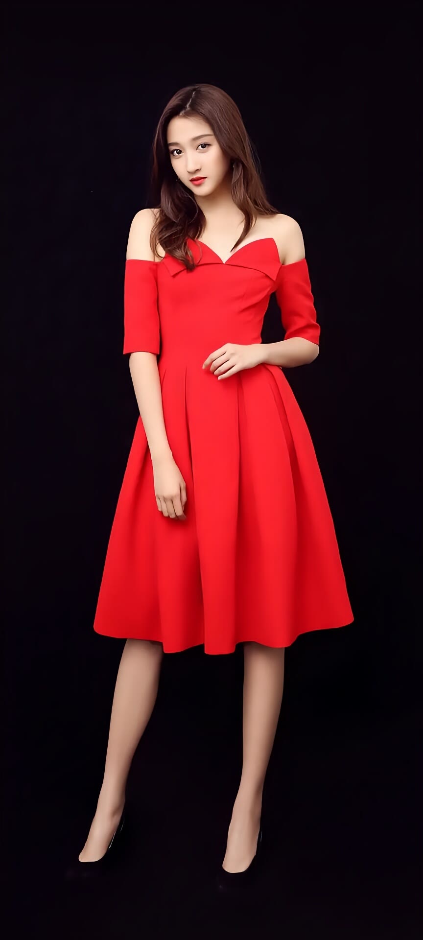 美女穿连衣裙有女人味,女生穿裙子有一种特别的美