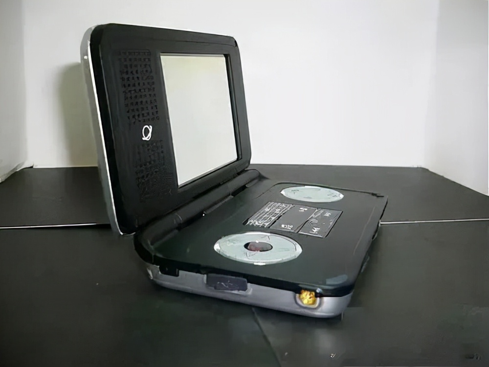 易烊千玺华强北修手机,易烊千玺华强北手机