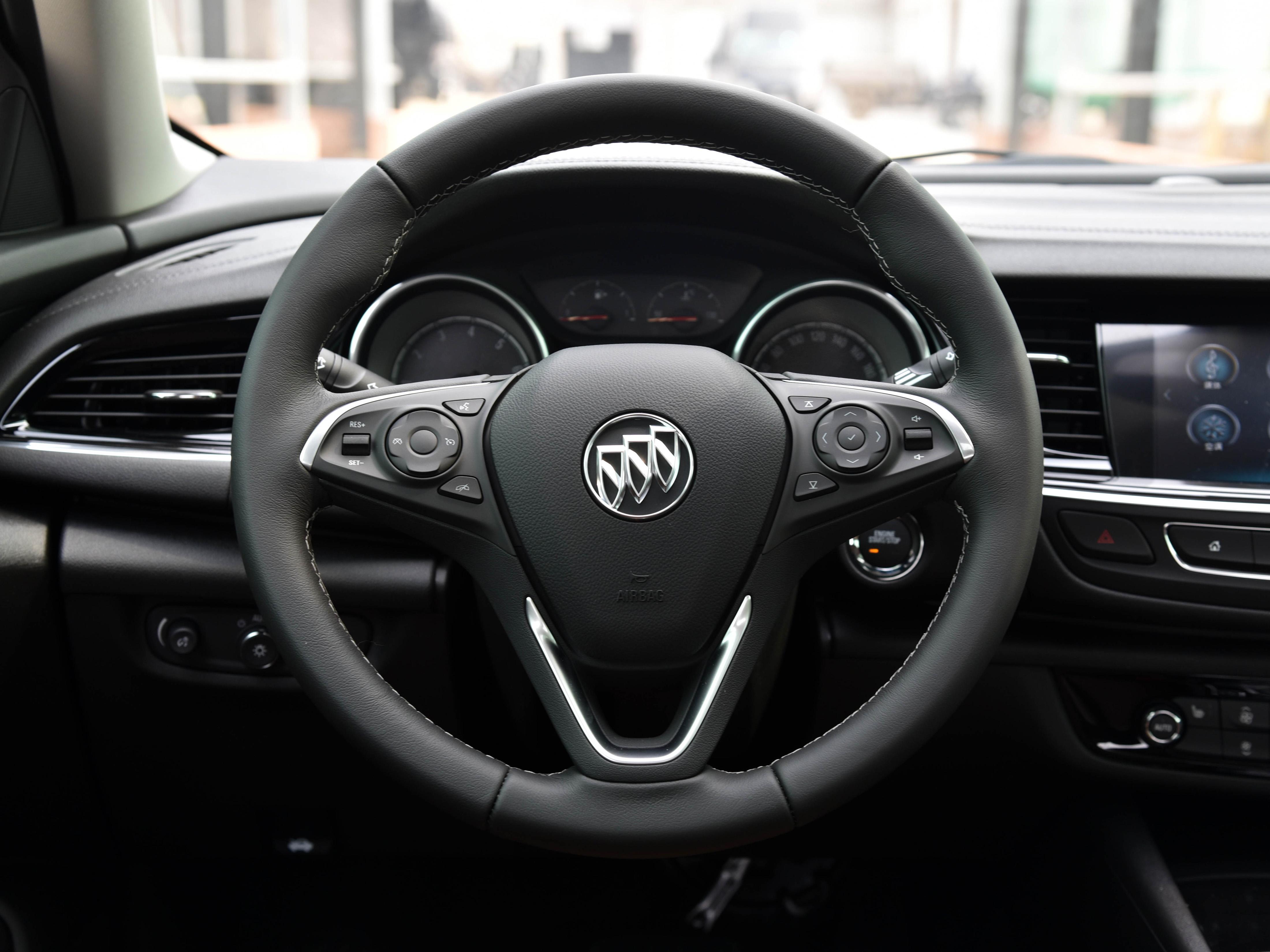 很帅气性价比很高的b级车君威,空间大动力强价格便宜外观帅气