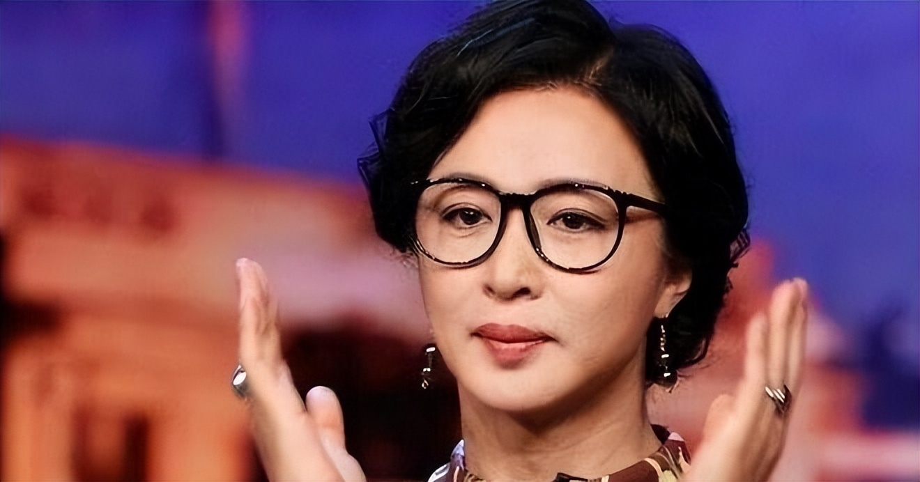 54岁金星重回男儿身现身机场,55岁金星重回男儿身了吗