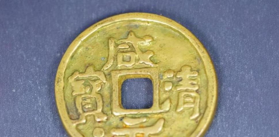 女子工资卡给弟弟买房，父亲病了让女婿拿钱，男子：管不了你全家