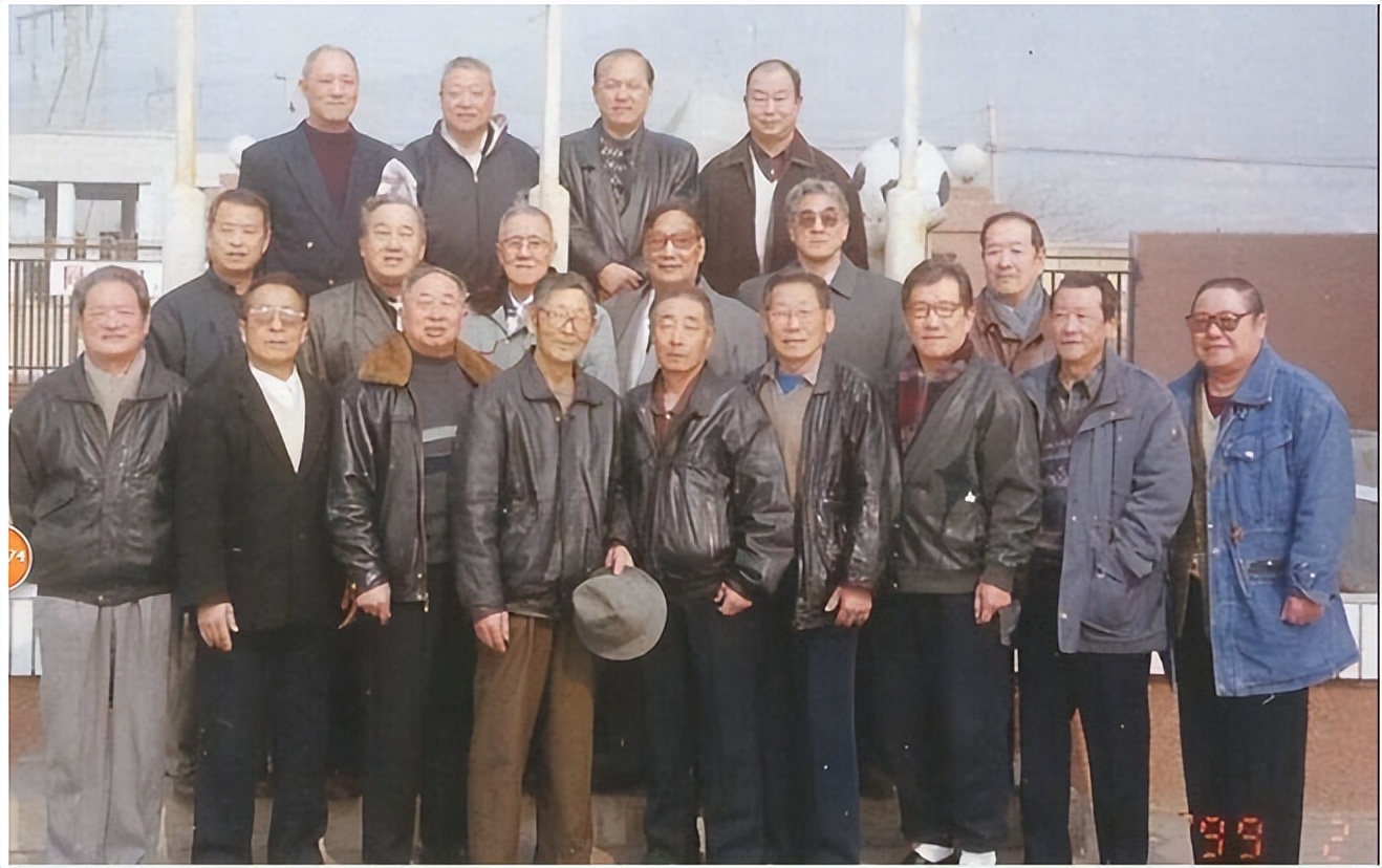 《杨昌——一代足球传承者》代序