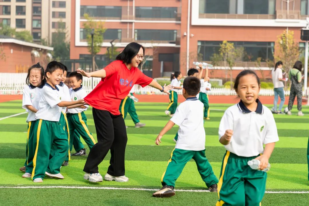 房山育新学校,喜迎二十大奋进新征程开启新时代