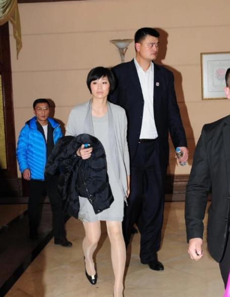 篮球巨星姚明现在的年龄有多大了,姚明为什么退役六年才入选名人堂