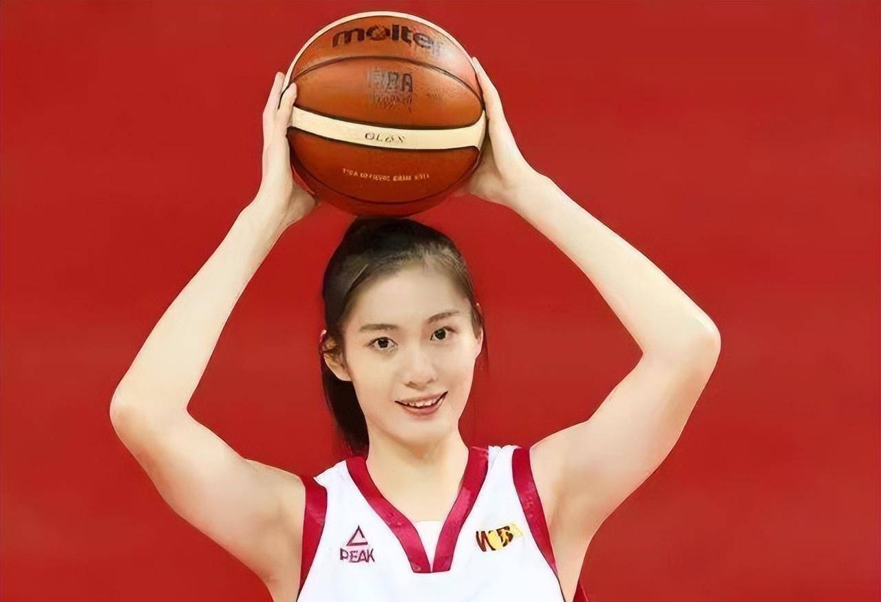 中国女篮王思雨照片好看一点的,徐杰和张茹王思雨身高啥关系