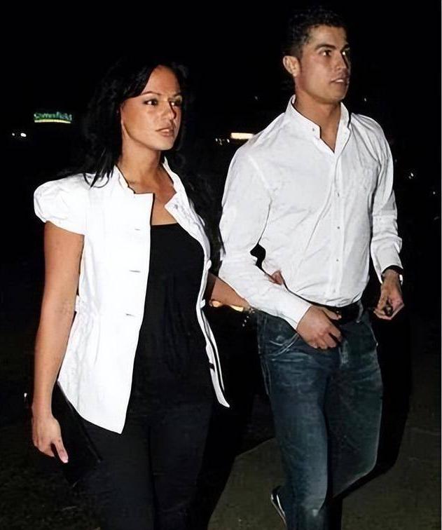 c罗的事迹归纳,c罗各个年龄段身材照片