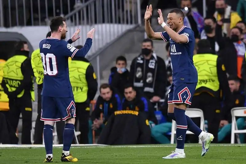 欧冠经典主场惊天大逆转,客场惨败卫冕冠军19分