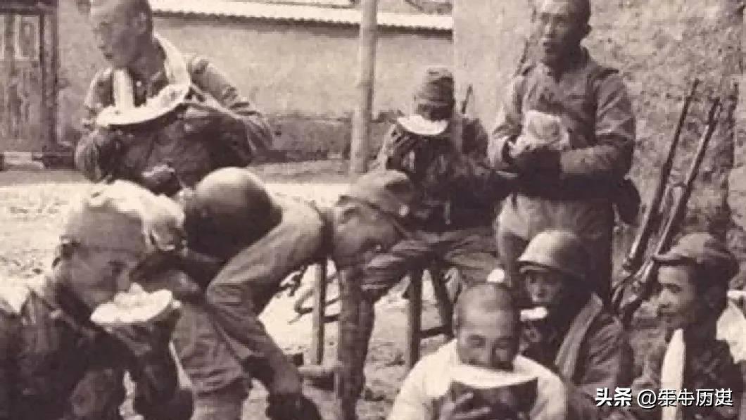 男人藏品,男子收藏罕见100元纸币