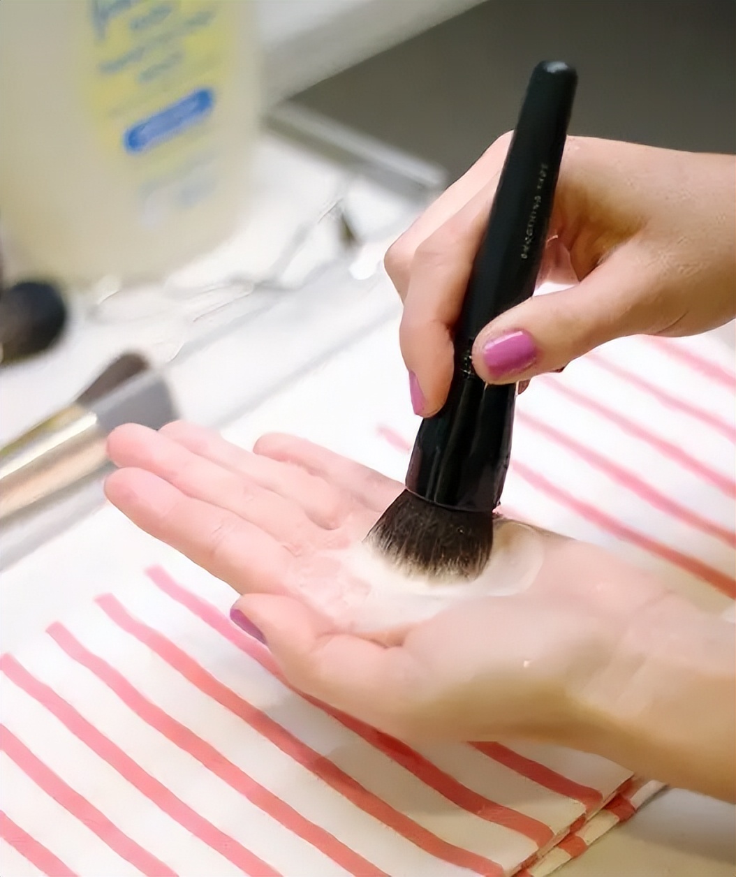 粉底膏和粉底液的使用顺序,粉底霜的正确使用方法维语版