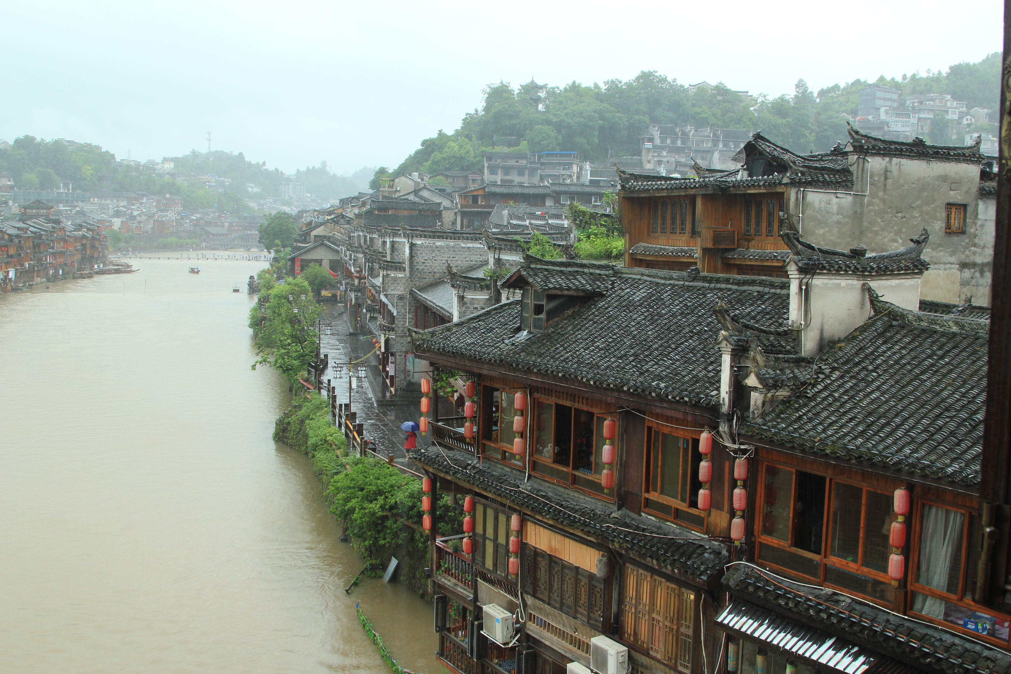 边城和凤凰古城哪个好玩,中国最美古城凤凰古城视频