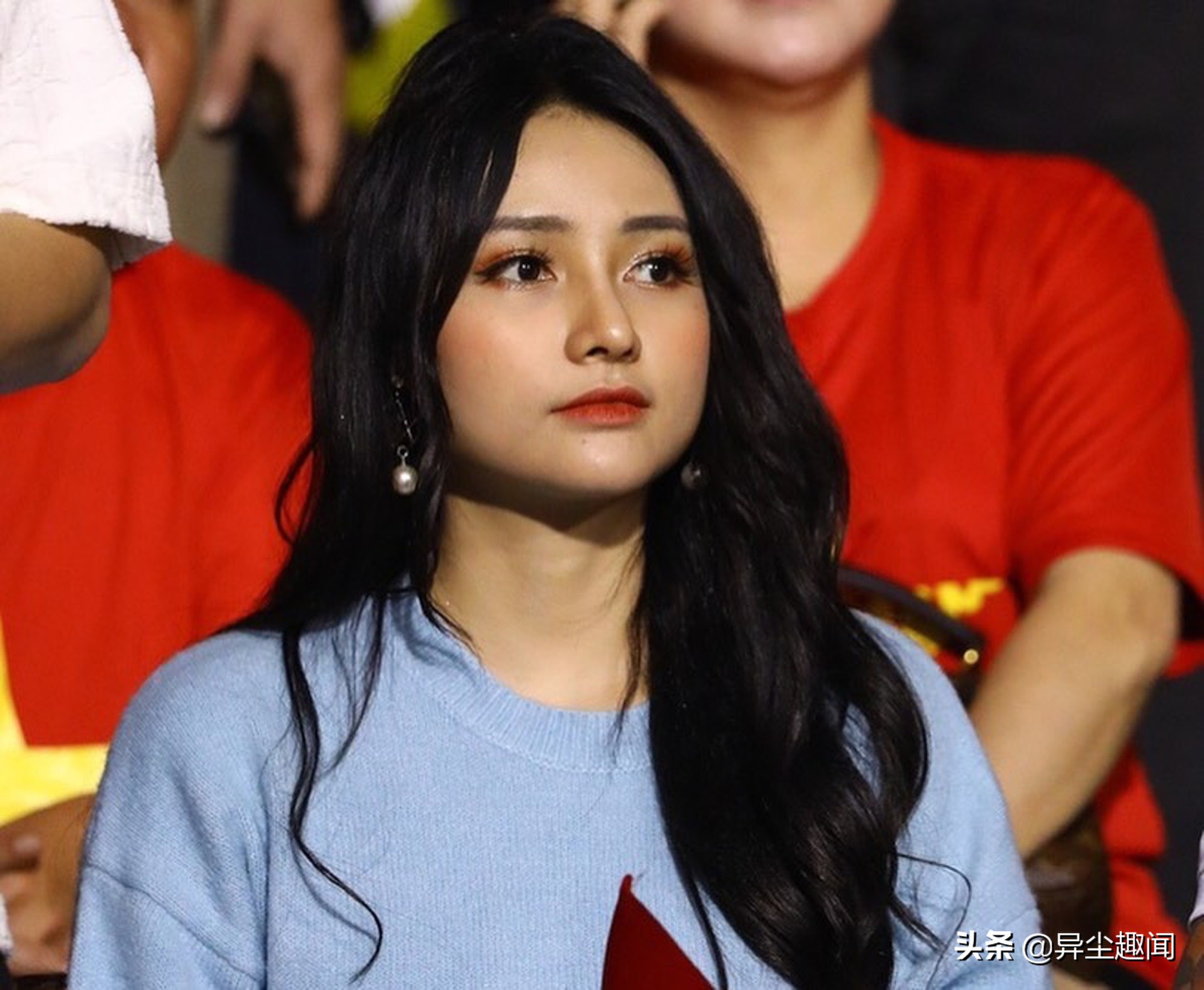 美到忘记看比赛！球场边越南的笑颜美女甜美爆红