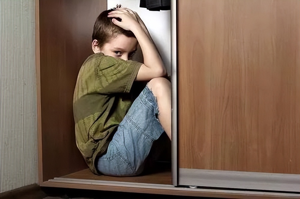 永远不要穿别人的旧衣服，长期被“施舍”将导致自我价值受损