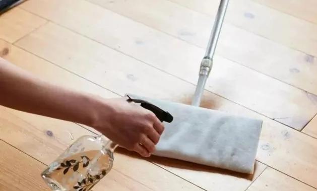 地板拖地怎么拖才干净又亮,清水拖地最好的方法