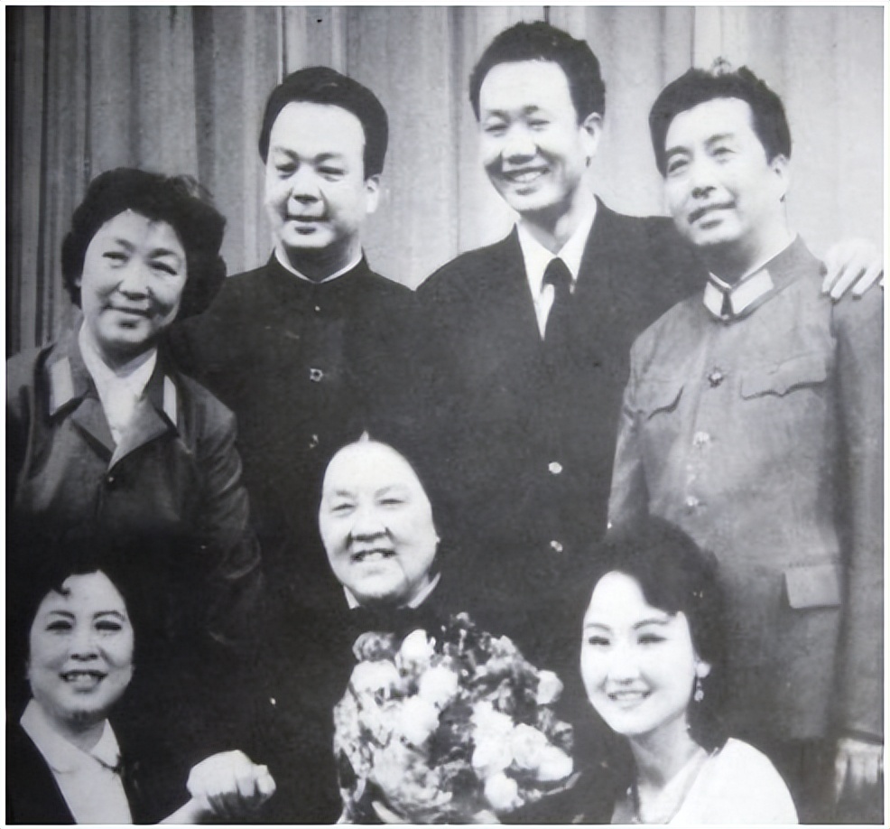 李双江之子李天一近况曝光,李贺与李双江和李天一