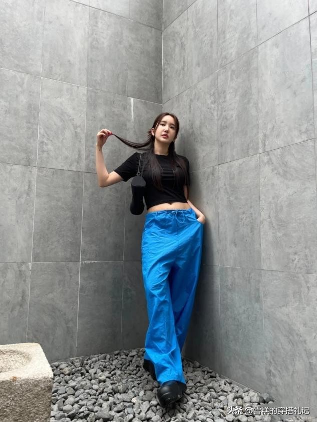 无意间火了的裤子,突然爆火的黑色裤装