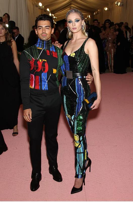 回头看看那些喜欢穿得一样的名人情侣