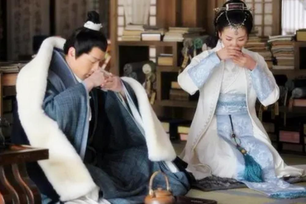 o型腿正确抱娃方法,小孩怎么抱不会影响腿型