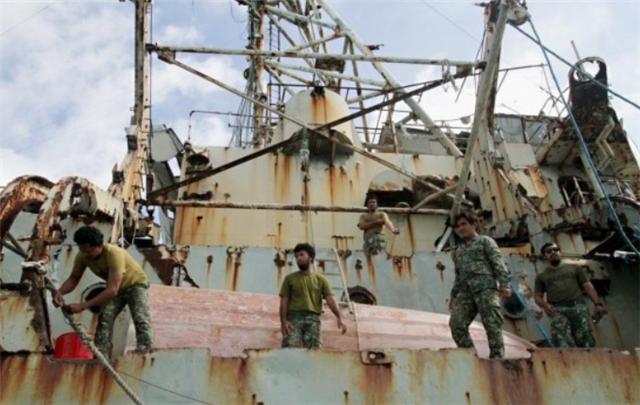 赖在仁爱礁的菲律宾军舰现状,赖在仁爱礁的菲律宾军舰过得如何