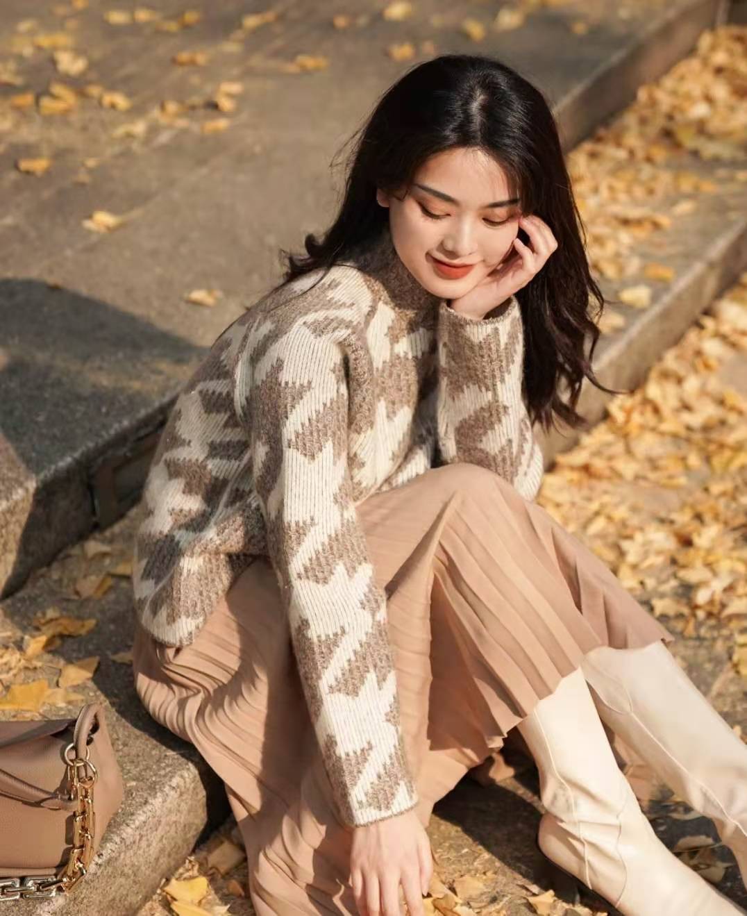 适合四十岁女人穿的马丁靴,秋冬马丁靴长筒靴哪个更时尚