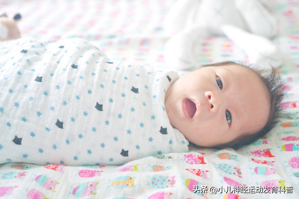 把婴儿手脚包起来睡觉好吗,三个半月的宝宝四肢使劲绷直