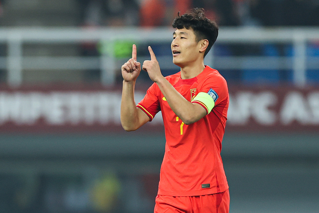 武磊5天内两战新加坡打入3球,武磊最新消息国足比赛