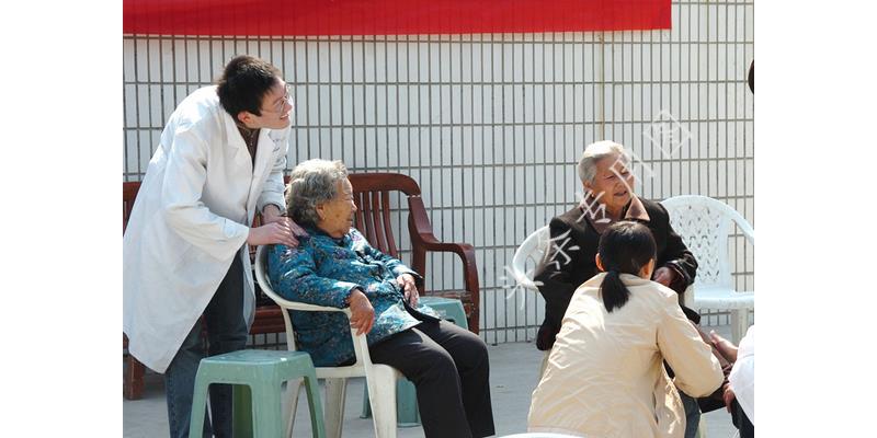 92岁老妈去世留下三个智障儿子,78岁老妈去世后三个女儿争房产