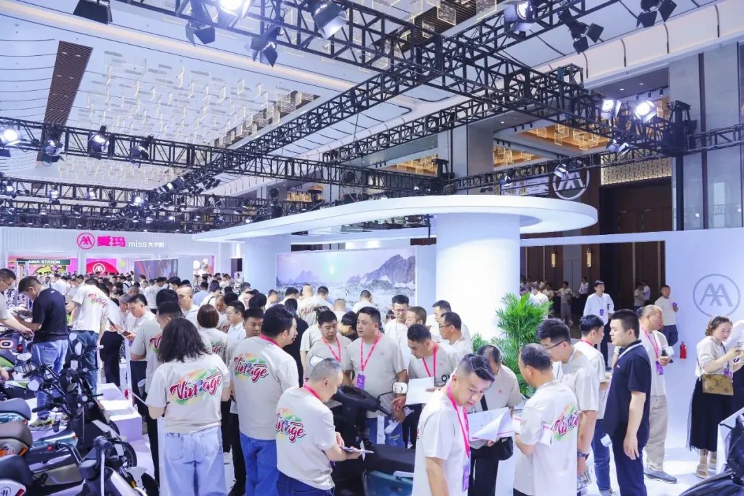 爱玛电动车还出新款吗,爱玛雅迪台铃新日小刀